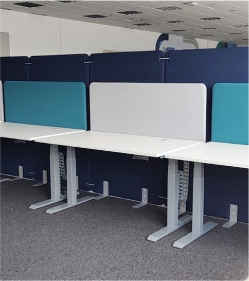 Ergonomické stoly s akustickými deskami